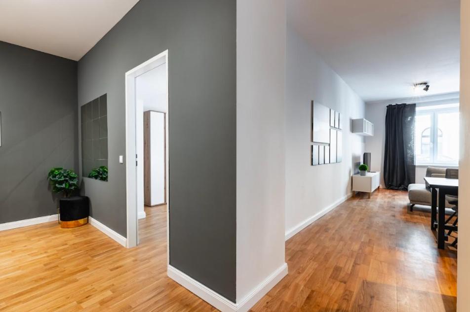 Authentic Apartment Next To Schwedenplatz Viena Exterior foto