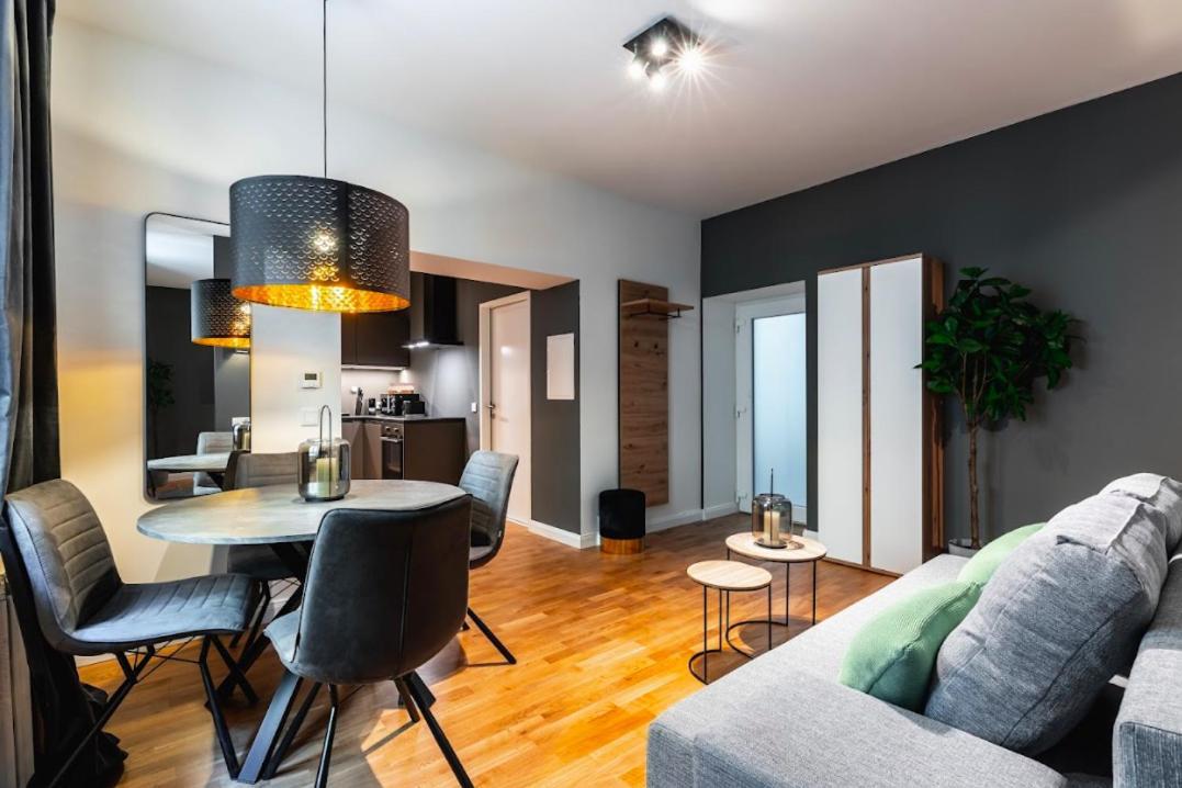 Authentic Apartment Next To Schwedenplatz Viena Exterior foto