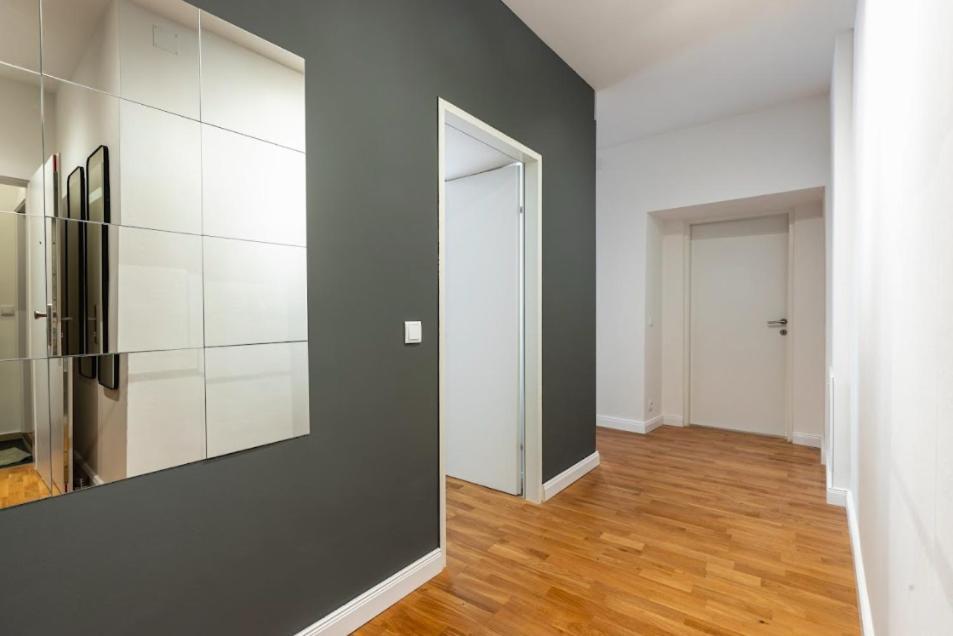 Authentic Apartment Next To Schwedenplatz Viena Exterior foto